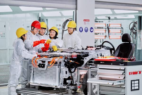 新能源汽車技術(shù) 行業(yè)新藍(lán)海，學(xué)習(xí)正當(dāng)時